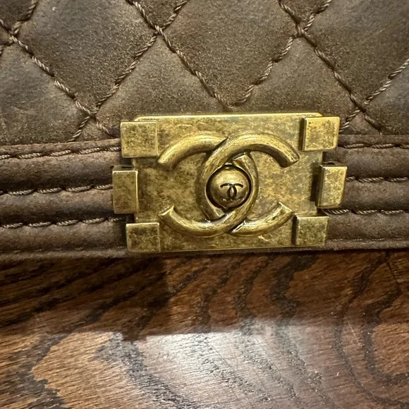 Chanel Large brown boy bag. - Picture 8 of 10